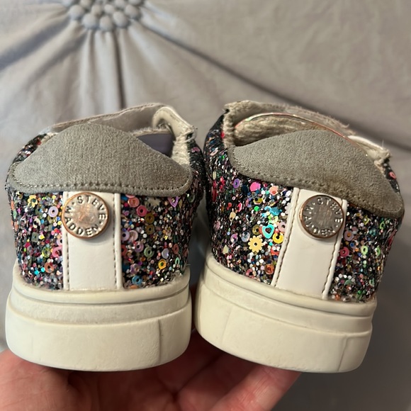 Size 8 Steve Madden shoes - Picture 6 of 9